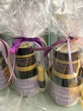 GIFT 💝 SET— Lavender Face Scrub, Miracle Healing ❤️‍🩹 Balm & Lip 👄 Balm 3pc set